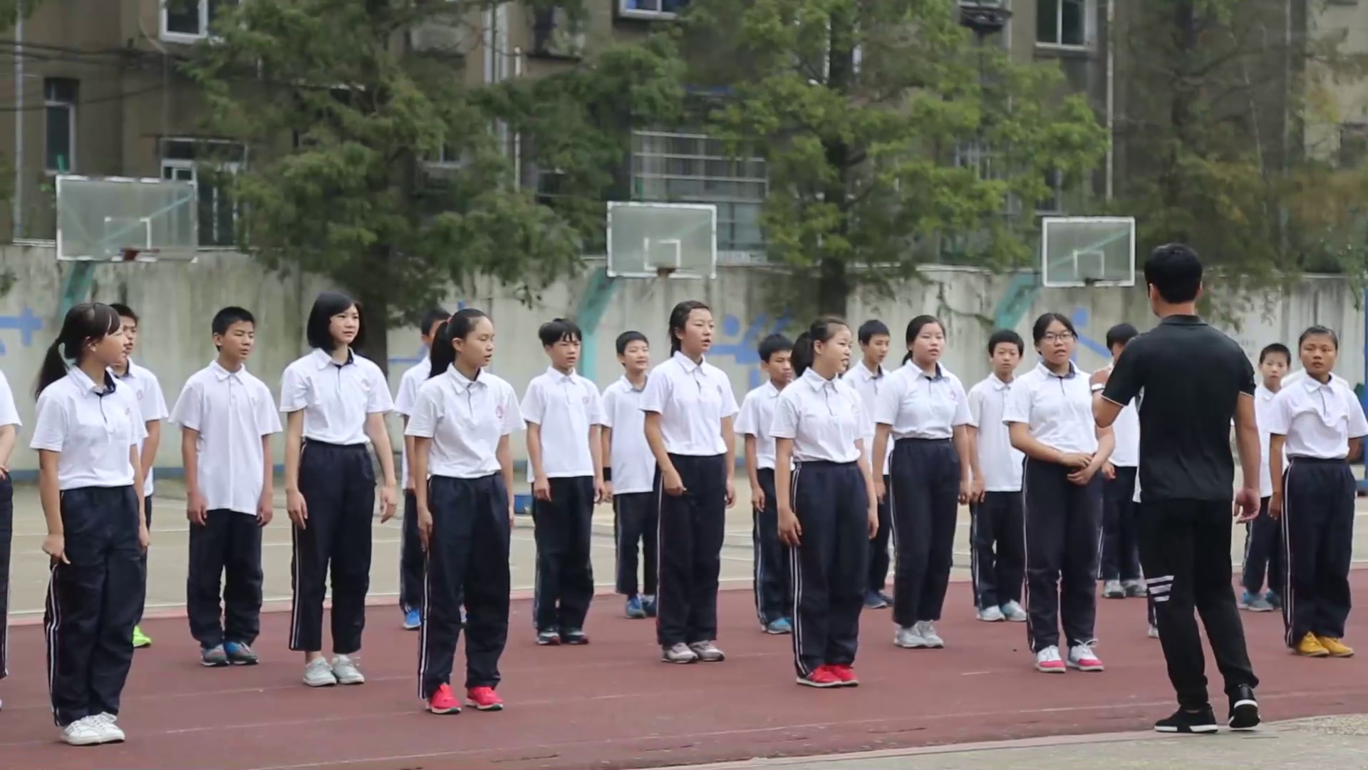2.人教版体育七年级《蹲踞式跳远》江西省省级优课