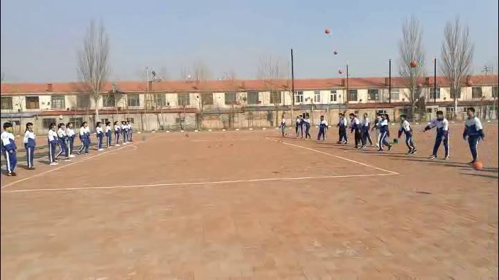1.人教版体育八年级《侧向滑步推实心球》内蒙古省级优课