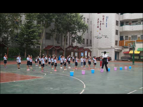 2.人教2011版体育与健康一至二年级《5.顶物走与游戏》河南省省一等奖