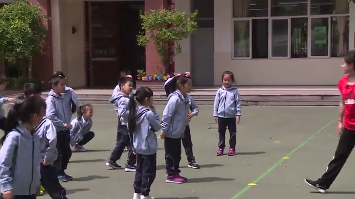 人教2011版体育与健康一至二年级《7.儿童集体舞：猜拳游戏舞》江苏省省一等奖