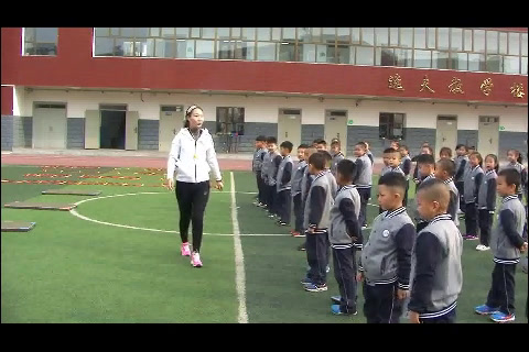 1.人教2011版体育与健康一至二年级《5.跪撑爬行与游戏》内蒙古省一等奖