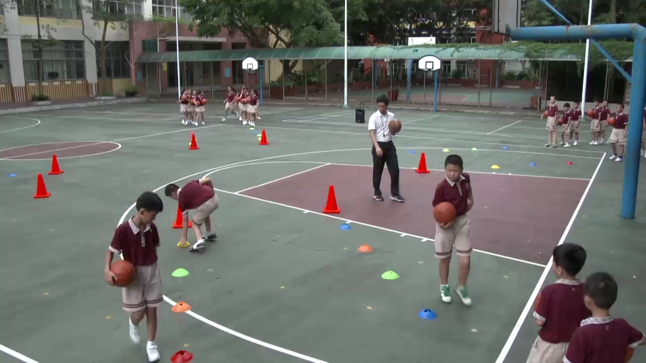 人教2011版体育与健康三至四年级《6.发展小篮球活动能力的练习与游戏》全国一等奖