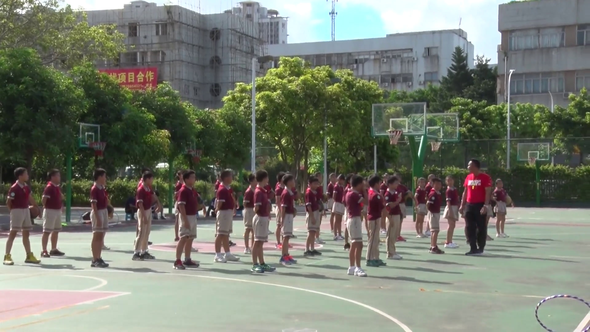 人教2011版体育与健康五至六年级《1.小篮球》广东朱老师-省一等奖