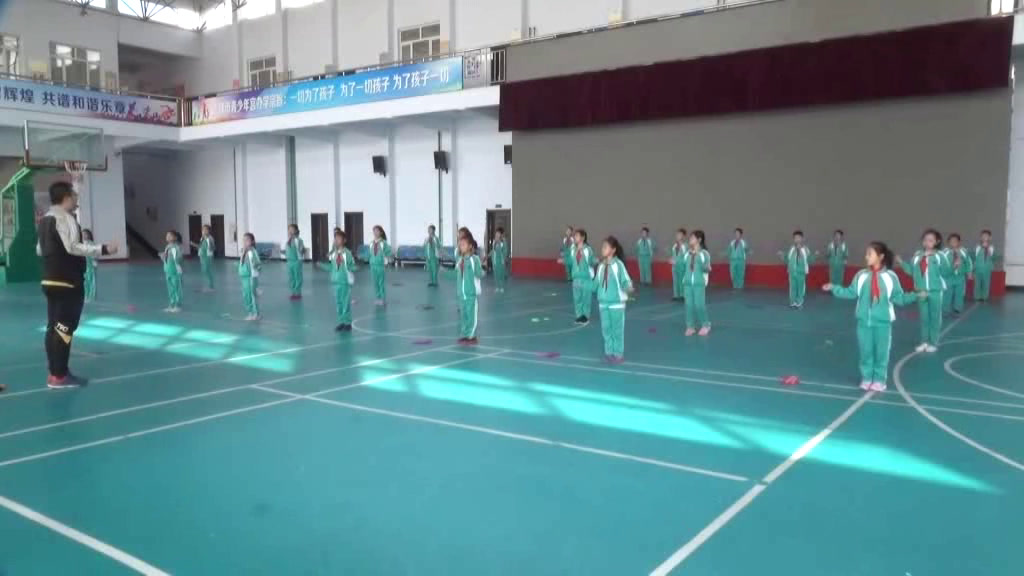 一二年级体育《跳绳动作方法》黑龙江于老师-省一等奖
