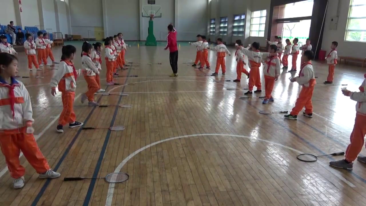 体育三四年级《羽毛球》福建刘老师-全国一等奖