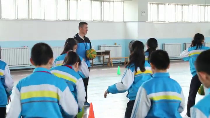 体育五六年级《篮球运动》新疆谢老师-省一等奖