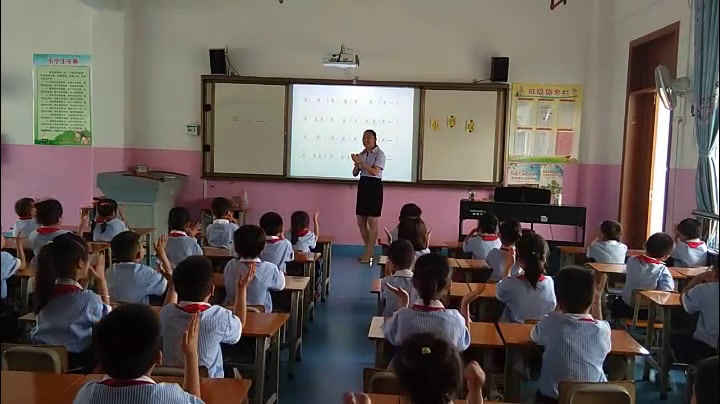 人教版音乐一下《唱歌　小蚂蚁》广西丘老师-县级优课