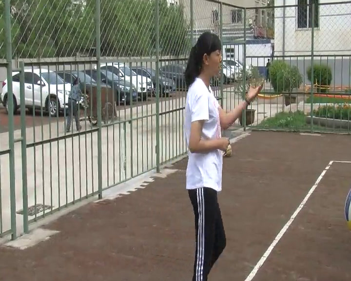 1.人教版体育七年级《侧面下手发球》吉林省省级优课