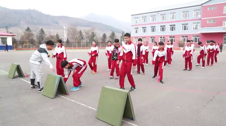 1.人教版体育八年级《踢花毽》吉林省省级优课