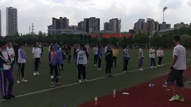 2.人教版体育八年级《自游泳完整动作》重庆市优质课