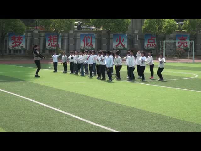 2.人教2011版体育与健康一至二年级《6.儿童集体舞：小火车舞》安徽省市一等奖
