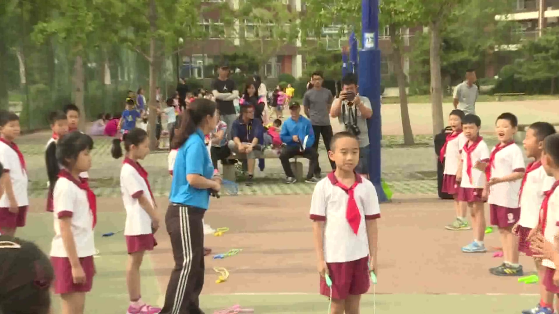 1.人教2011版体育与健康一至二年级《四、跳绳》北京市省一等奖