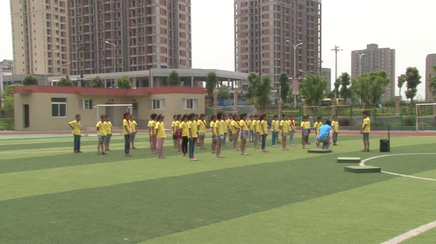 人教2011版体育与健康三至四年级《1.发展单脚跳跃能力的练习与游戏》重庆市省一等奖