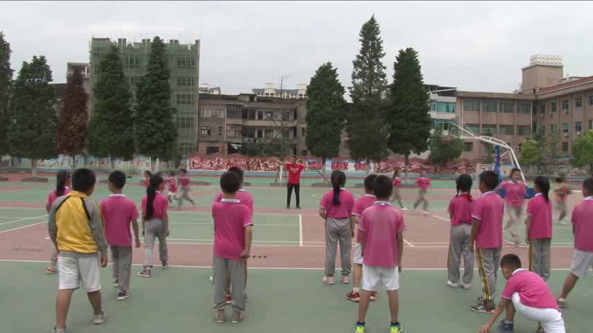 人教2011版体育与健康三至四年级《1.站立式起跑与反，》贵州老师-省一等奖