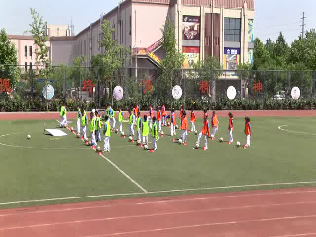 人教2011版体育与健康三至四年级《7.发展足球活动能，》北京市李老师-省一等奖