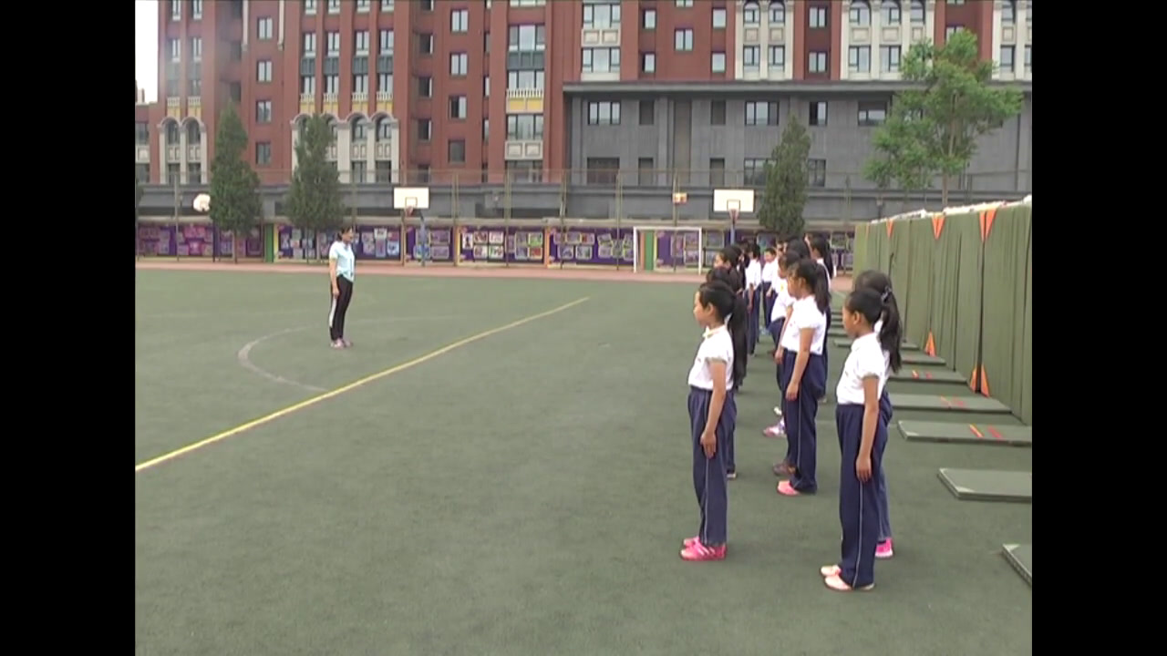 人教2011版体育与健康五至六年级《3.脚蹬墙手倒立》北京市老师-省一等奖