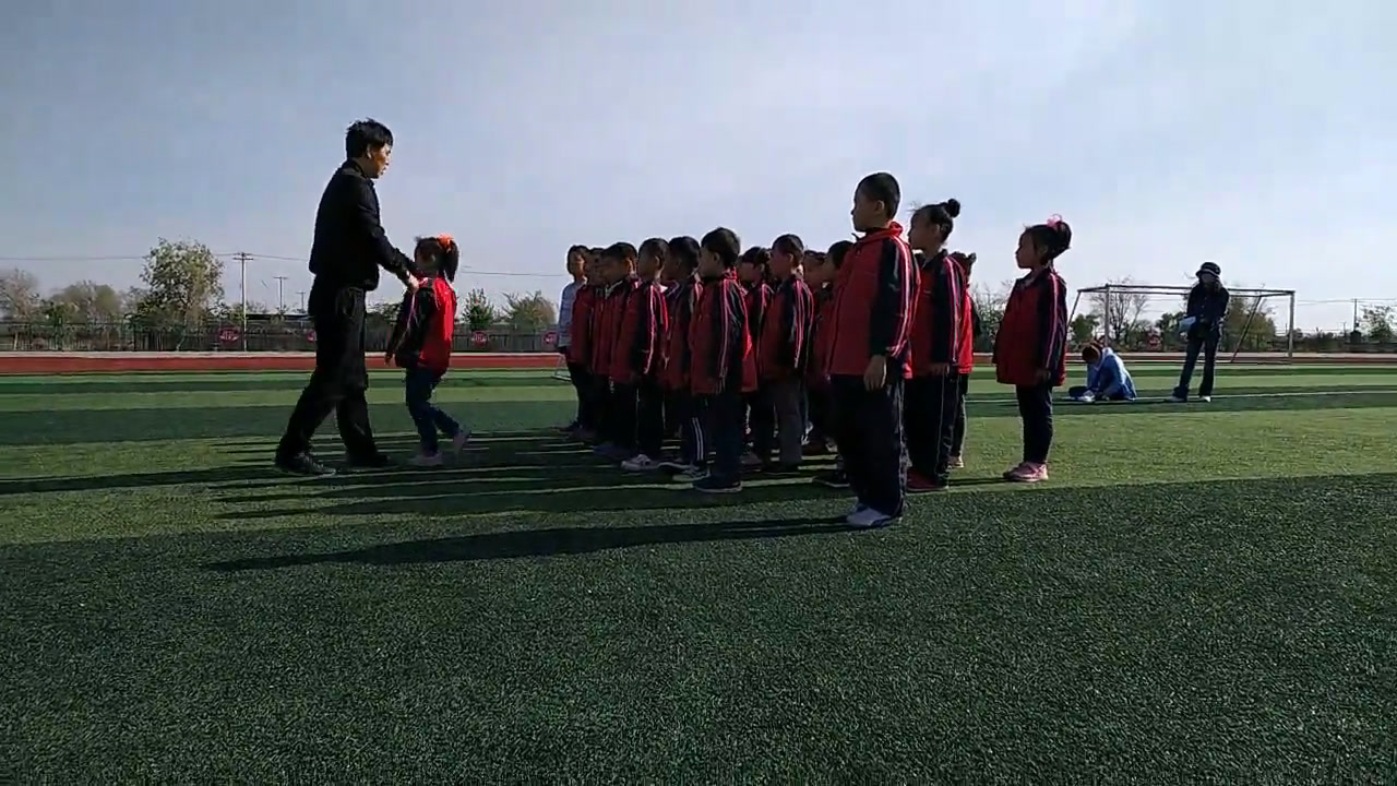 一二年级体育《武术-基本练习》新疆巩老师-省一等奖