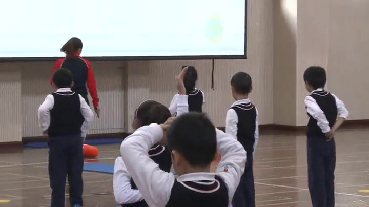一二年级体育《身体活动-立定跳远》上海汪老师-全国一等奖