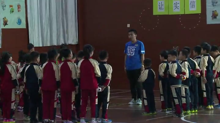 一二年级体育《身体活动-投掷轻物》上海董老师-全国一等奖