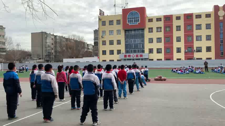 体育三四年级《小篮球》新疆李老师-省一等奖