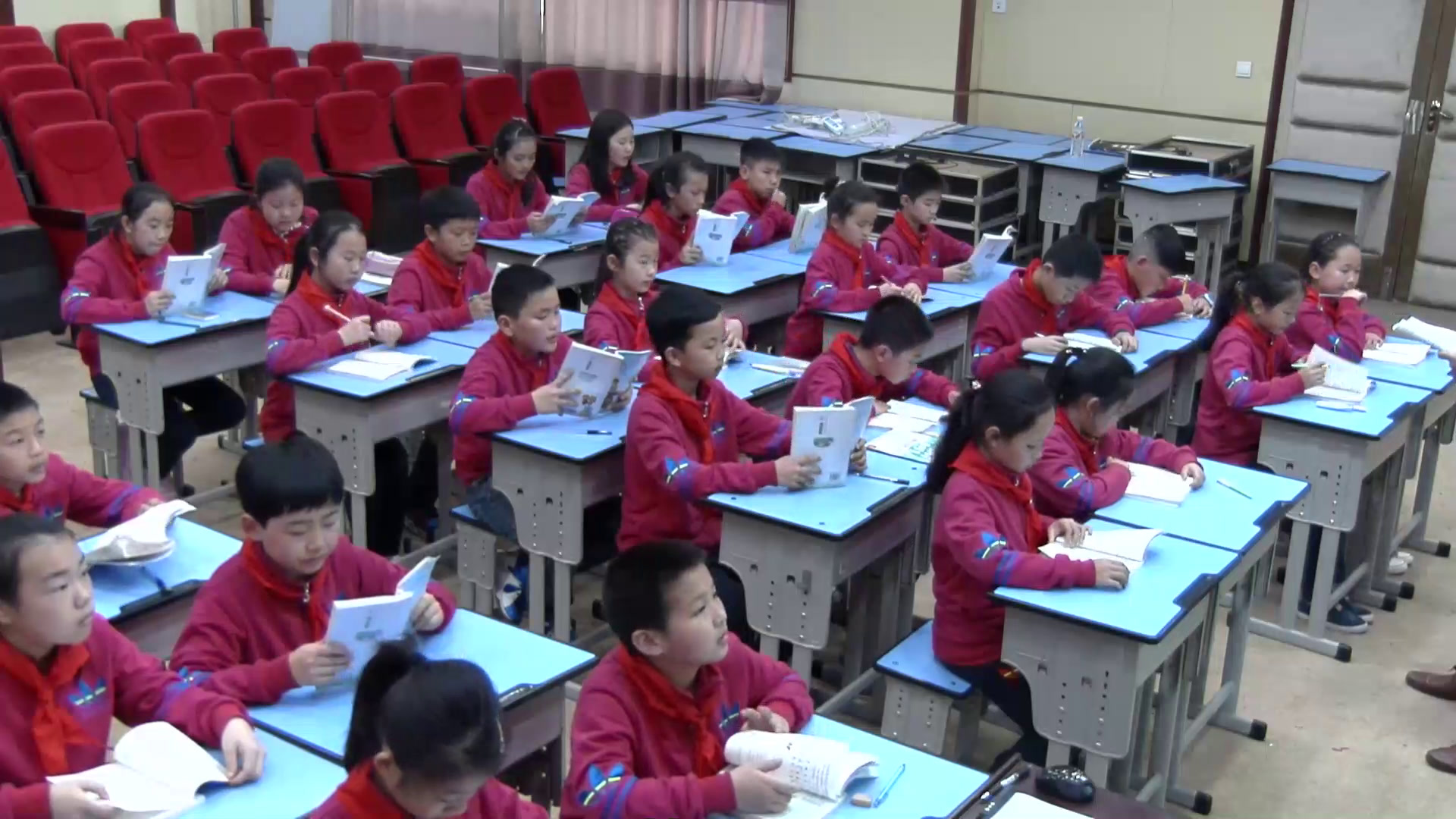 部编版语文五下《8　童年的发现》重庆市老师-全国一等奖